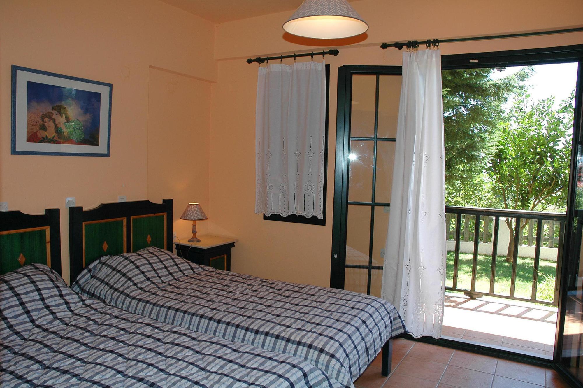 Hotel Ledra Marathókampos エクステリア 写真