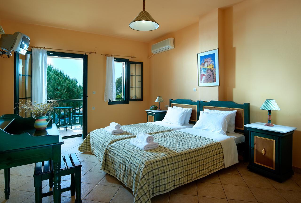 Hotel Ledra Marathókampos エクステリア 写真