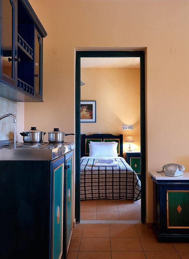 Hotel Ledra Marathókampos エクステリア 写真